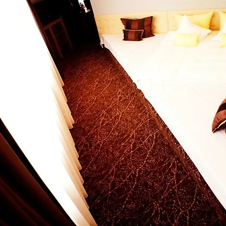 Hotel West 4*