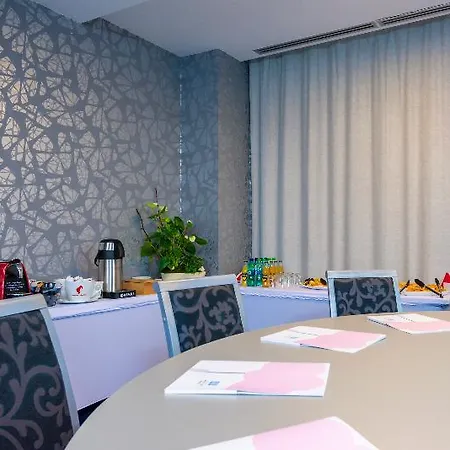 West 4* Floreşti